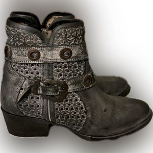 New Corral Circle G Women’s small, All-leather, Gray Cutout Shortie Boot